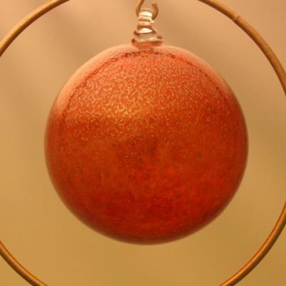 Boule de Noël rouge poudrée doré